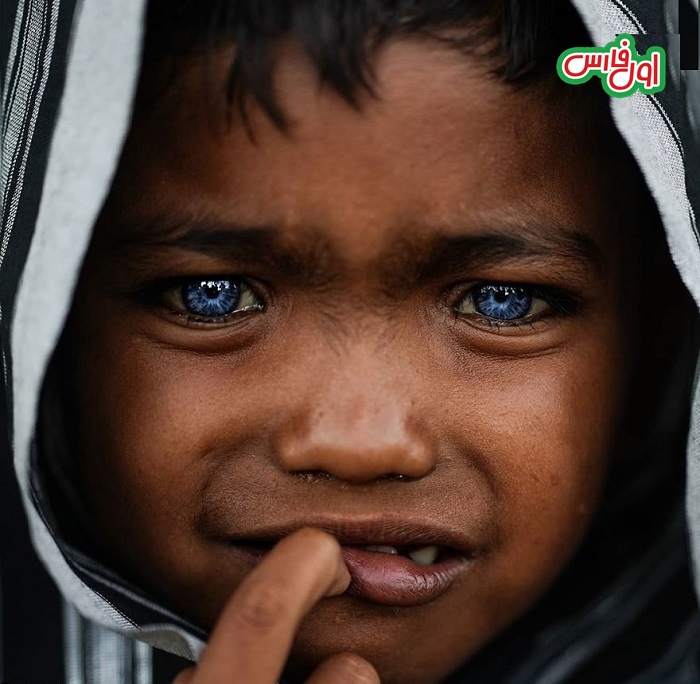 رنگ چشم آبی متالیک در اندونزی 11