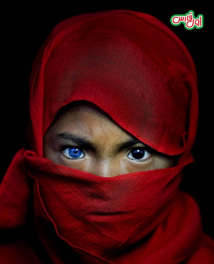 رنگ چشم آبی متالیک در اندونزی 3