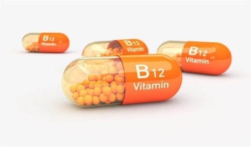 Symptoms of vitamin B12 deficiency that appear on your face 5