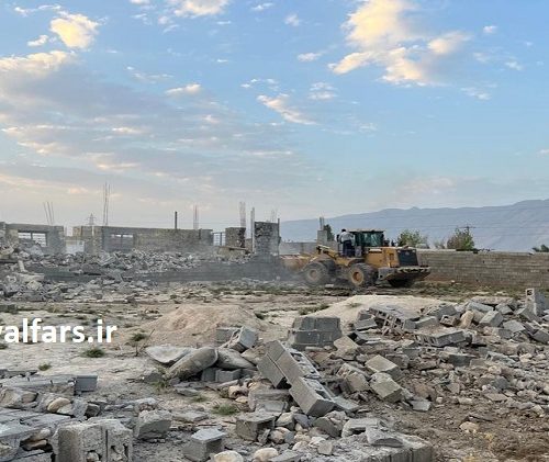 تخریب ساخت و ساز‌های غیر مجاز و چند باغشهری در حریم شهر کازرون
