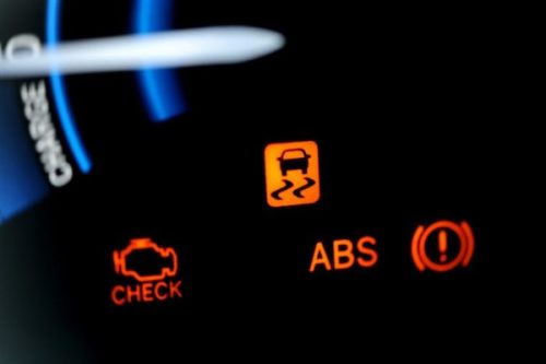 علت روشن شدن چراغ ABS خودرو چیست؟