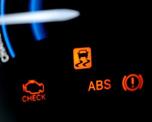 علت روشن شدن چراغ ABS خودرو چیست؟