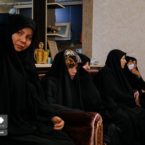 دلجویی امام جمعه شیراز از خانواده شهید منصور خادم صادق +تصاویر
