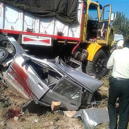برخورد مرگبار کامیون با سواری پژو ۴۰۵ در محور کوار به شیراز