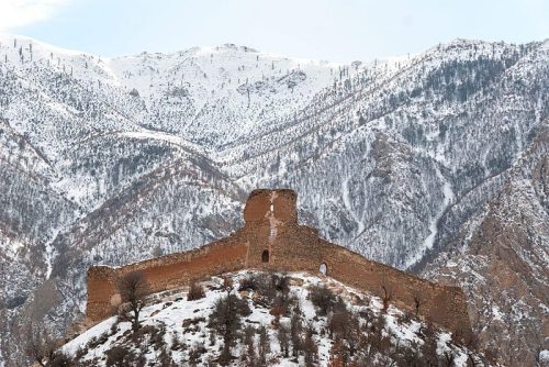 قلعهٔ کنگلو در سوادکوه که توسط اعراب نیز سقوط نکرد
