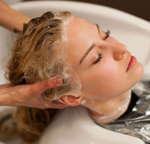 نقش استفاده مداوم از محصولات صاف کننده مو در ابتلای زنان به سرطان رحم