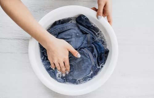 نکات طلایی برای شستشوی لباس های جین با دست و ماشین لباسشویی