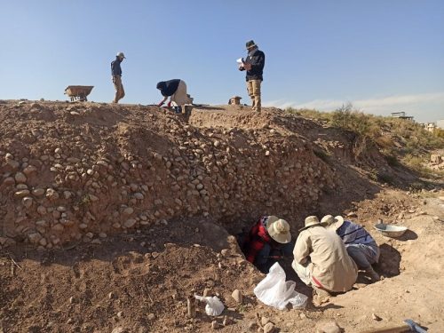 تپه هفت هزار و ۳۵۰ ساله پوستچی در شیراز1 1