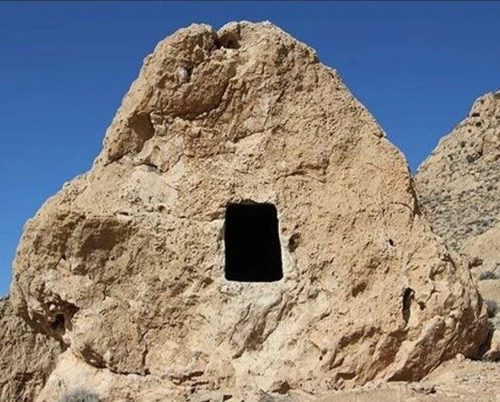 عکس هایی از تخریب یک گوردخمه ساسانی در فیروزآبادِ فارس توسط جویندگان گنج