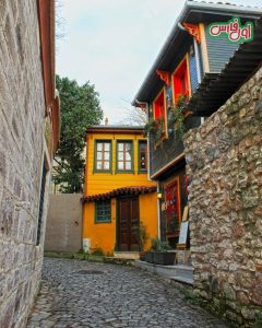Balat a colorful neighborhood in Turkey 3عکس
