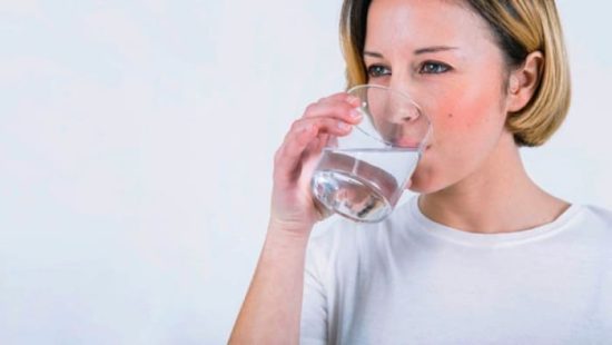 How to lose weight easily by drinking water 1