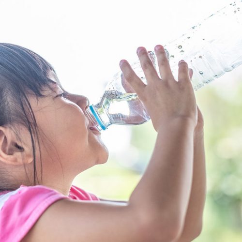 ۷ اشتباهی که در مورد تأمین آب مورد نیاز بدن خود مرتکب می شویم