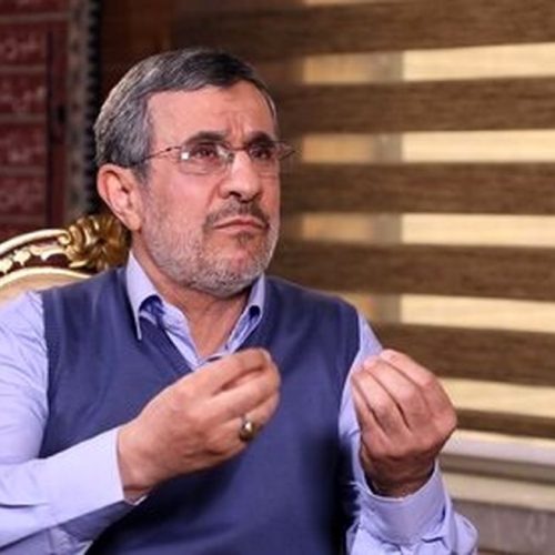 استایل احمدی نژادی در مجمع جنجال بپا کرد+عکس