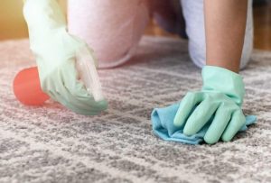 تمیز کردن لکه خون از روی فرش