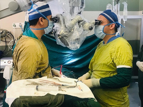موفقیت جراحان شیرازی در برداشتن تومور مغزی نخاعی