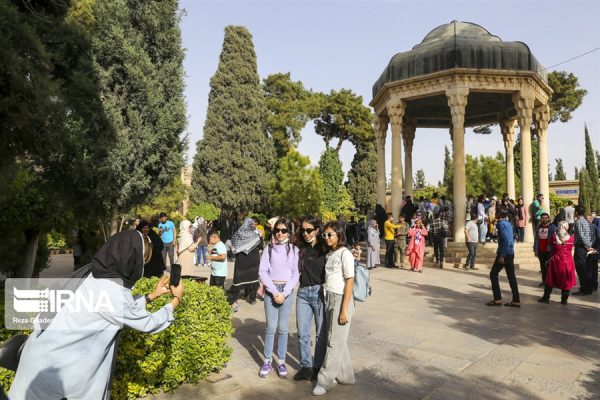 شیراز ، حافظیه ، گردشگران 4