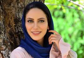 مونا فرجاد بامزه‌ترین زنِ ایرانی در این روزهای اینستاگرام
