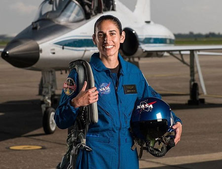 یاسمین مقبلی خلبان و فضانورد ایرانی‌تبار در آمریکا