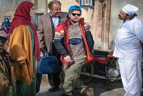 فیلم| شوخی علی صادقی با پوتین در ‌سریال «نون خ»