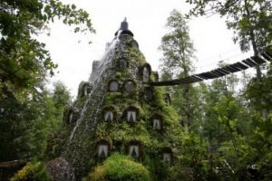 هتل کوه جادویی در شیلی