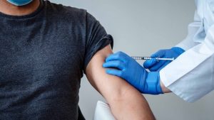 وزارت بهداشت اعلام کرد: سن واکسیناسیون کرونا به ۳۷ ساله ها رسید