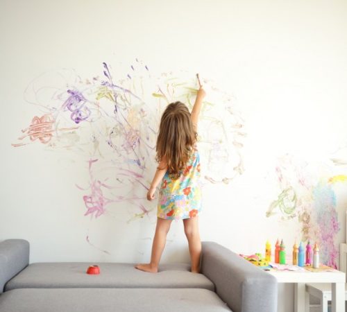 روش پاک کردن نقاشی ماژیک کودکان از روی دیوار