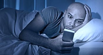 ۶ دلیل مهم برای عدم استفاده از گوشی هوشمند در شب